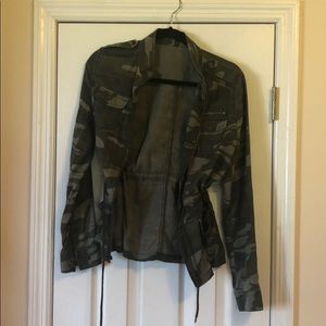 Express camo light spring jacket, size Small